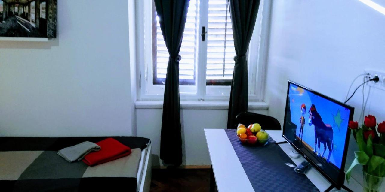 Pula Center Green Park Apartments And Rooms エクステリア 写真