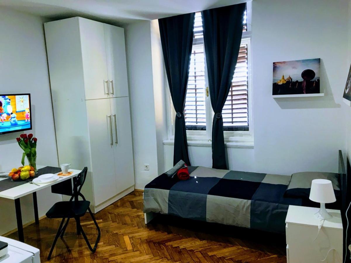 Pula Center Green Park Apartments And Rooms エクステリア 写真
