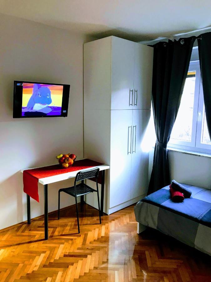 Pula Center Green Park Apartments And Rooms エクステリア 写真
